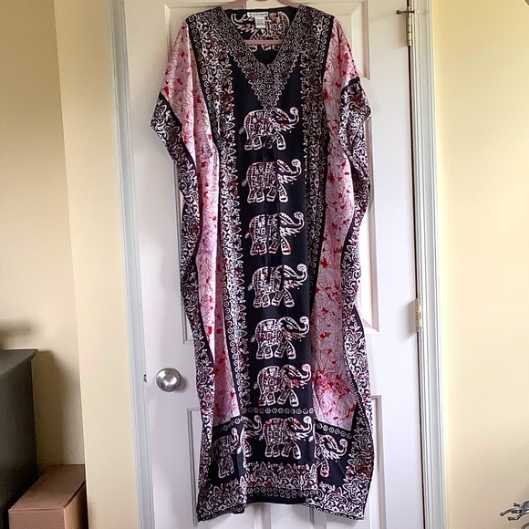 Cute Options Caftan Cover Up Maxi Elephant Print Black White Red One Size - Picture 1 of 14